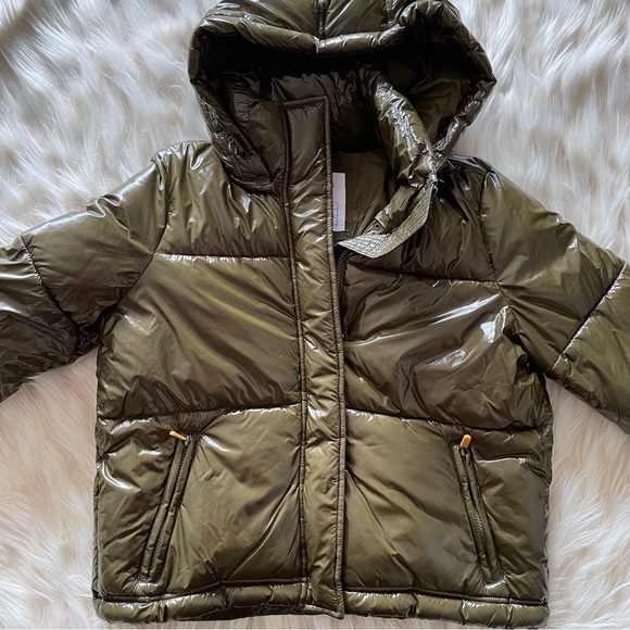 GAP WOMEN'S OLIVE GREEN UPCYCLED CROPPED MIDWEIGHT PUFFER JACKET ORG. $148 - Picture 2 of 10